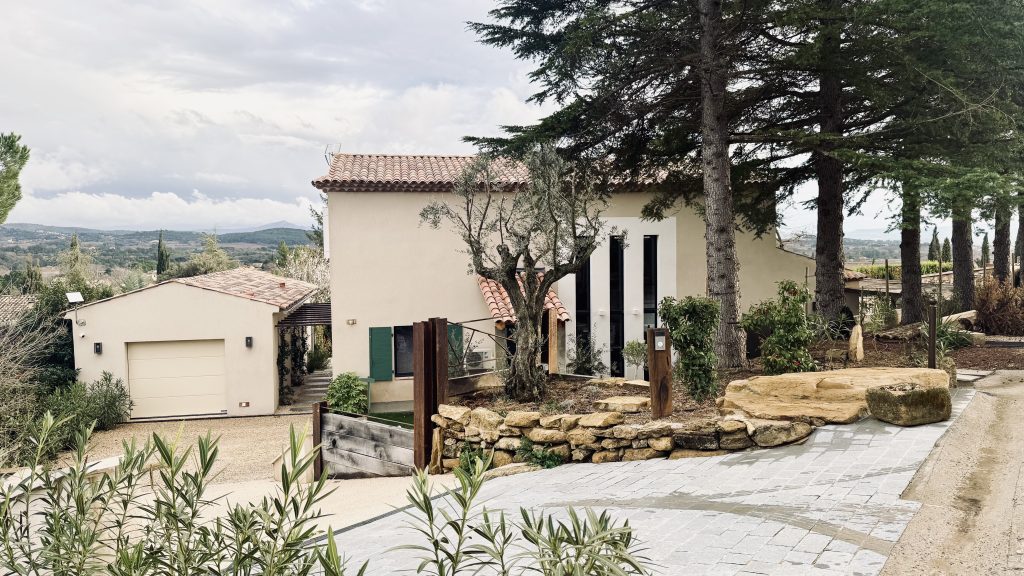 Vue 3D d’une maison provençale et de son jardin