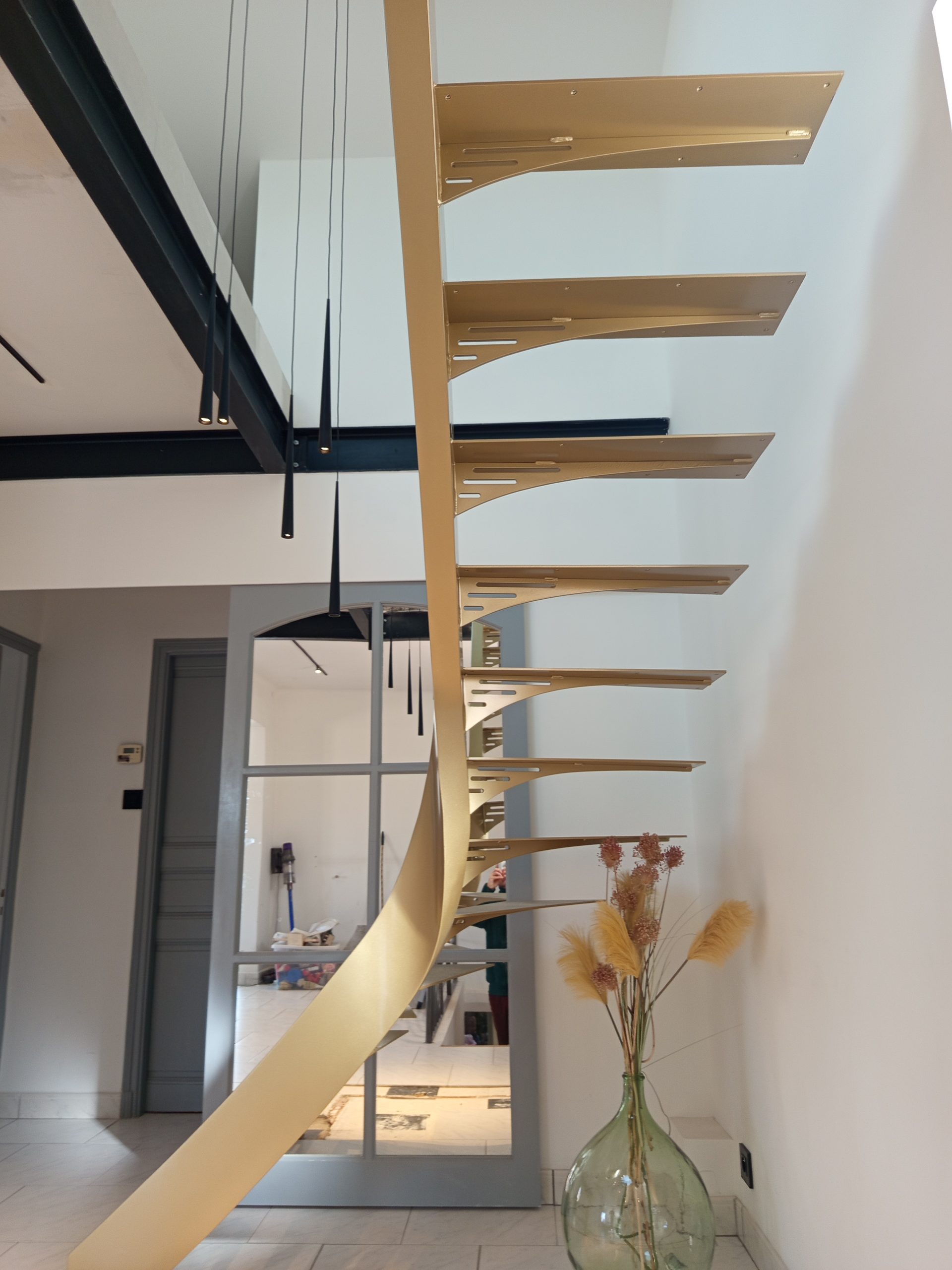 Mezzanine et escalier dans une maison réaménagée